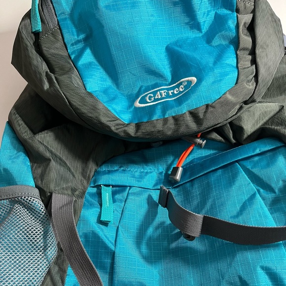 G4Free Unisex Backpack - Picture 4 of 14